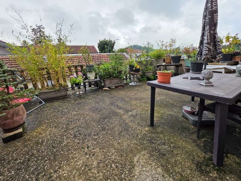 Appartement à MONTMOROT