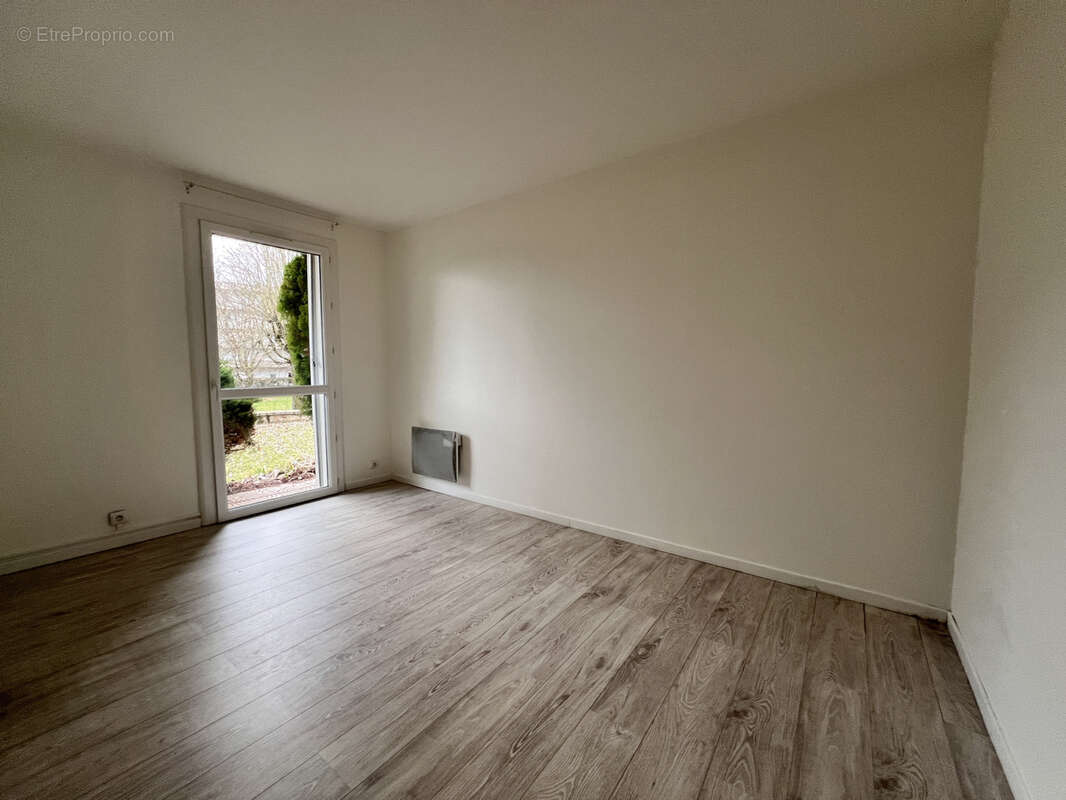 Appartement à VAUX-LE-PENIL