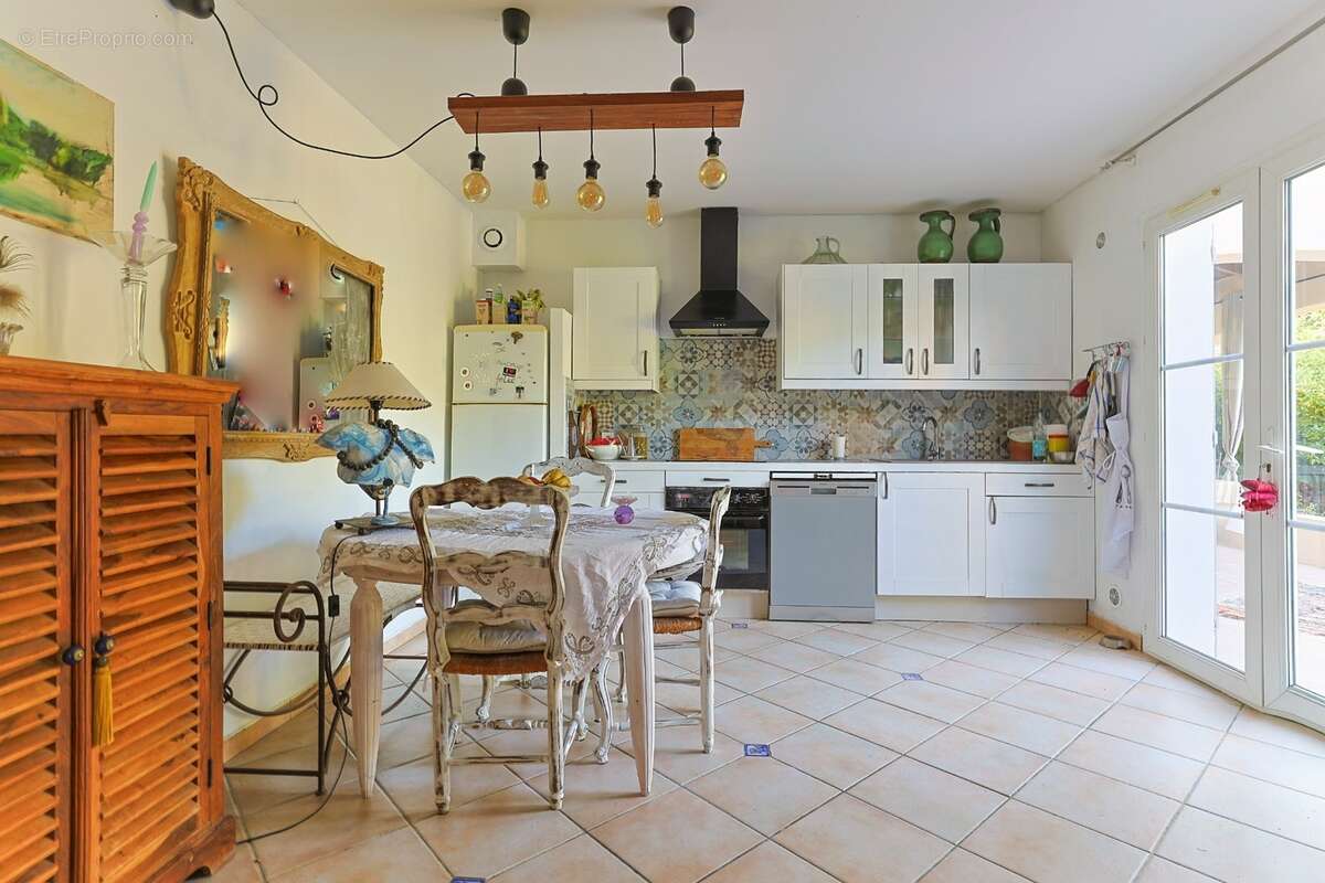 Dans le centre de castelnau le lez (34) ,ideal projet familial : magnifique bastide avec jardin et terrains constructibles - photo 10