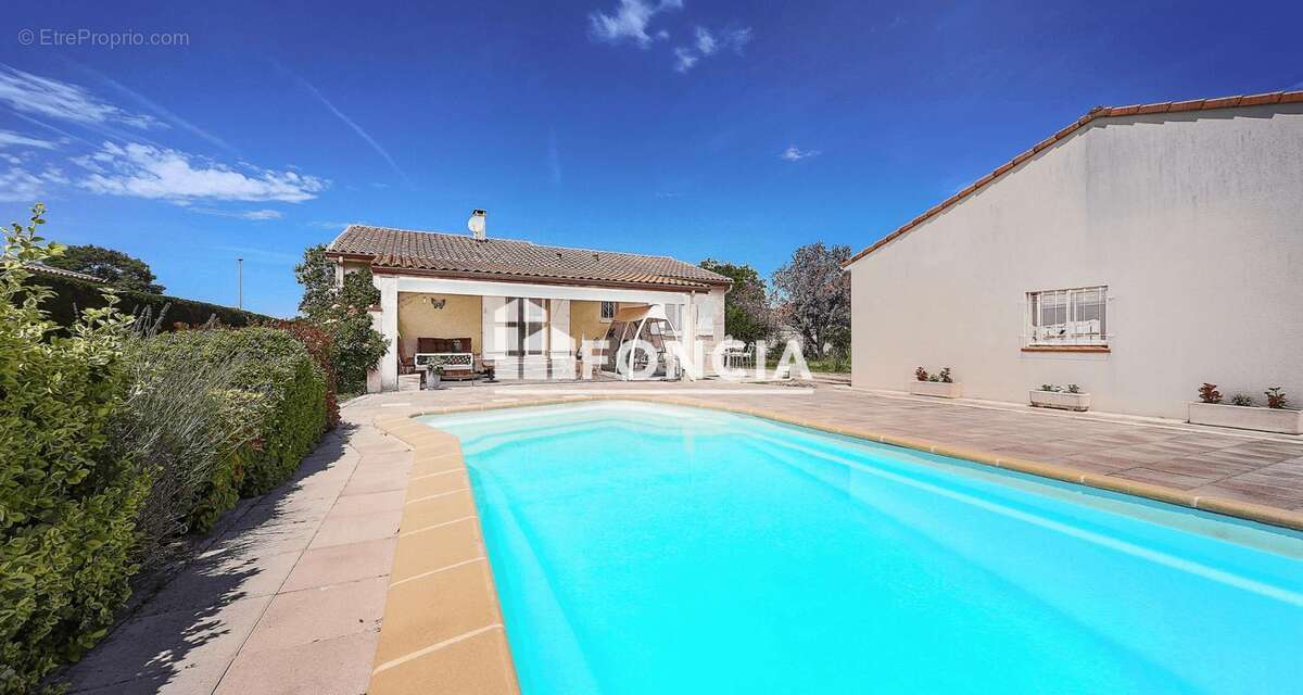 Proche MONTAUBAN, maison individuelle de plain pied avec double garage/atelier, terrasse, piscine et terrain - photo 3