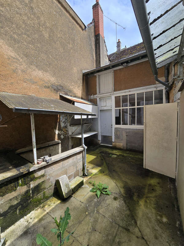 Maison à DUN-SUR-AURON