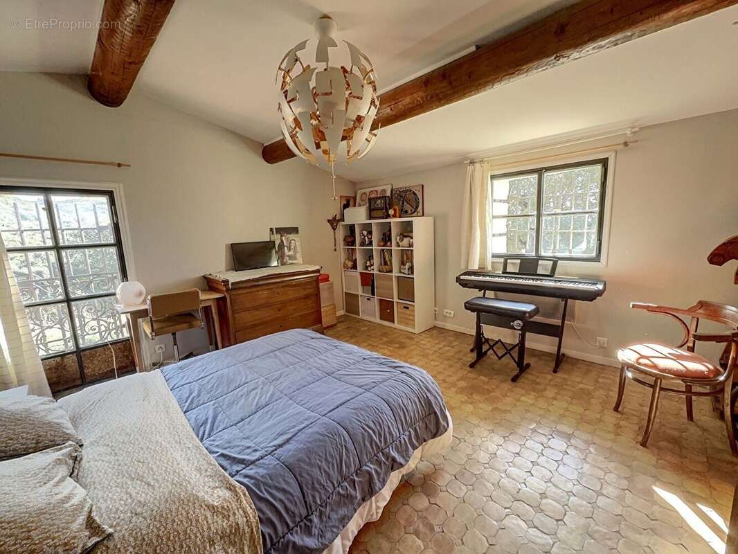 Appartement à MOURIES