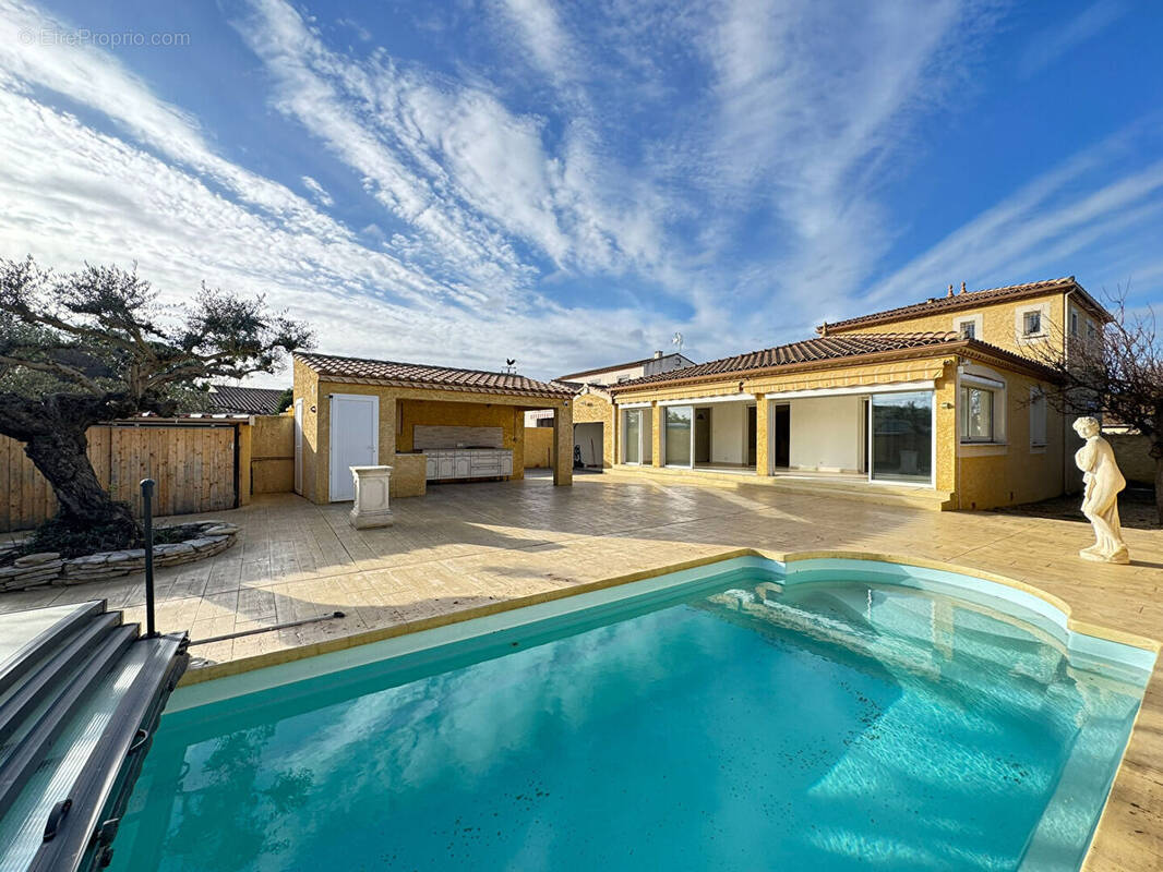 Maison à SAINT-LAURENT-D'AIGOUZE