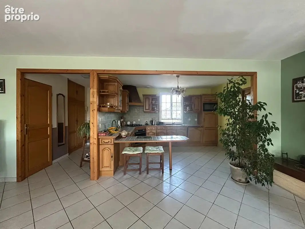 A vendre - maison de plain pied sur genereuse parcelle de terrain - photo 7