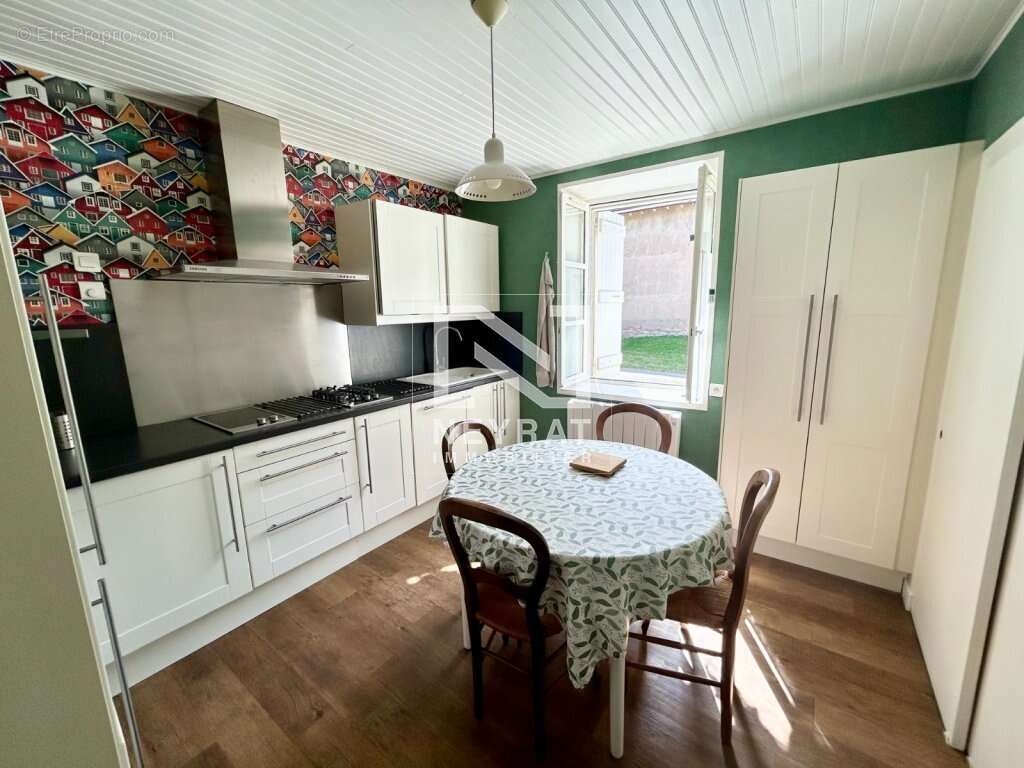 Maison de caractère en pierre avec grange, jardin arboré et vie de plain-pied au cœur d'un village bourguignon - photo 9