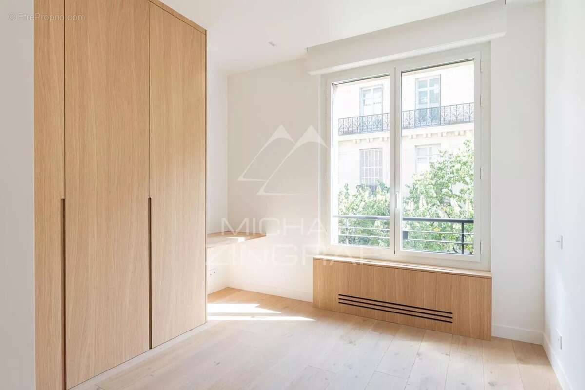 Appartement à PARIS-16E
