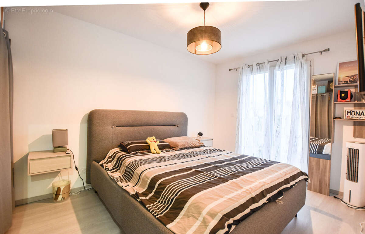 Maison à NEUVELLE-LES-CROMARY