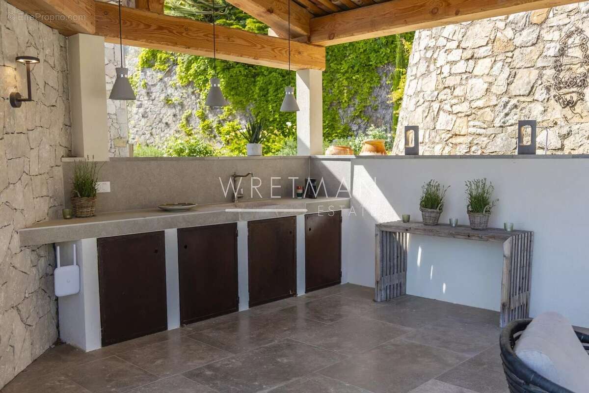 Maison à CHATEAUNEUF-GRASSE