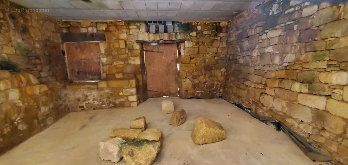 Charmante Maison de Village en Pierre avec un Potentiel Exceptionnel - photo 9
