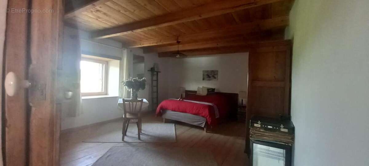 Ferme de caractére avec gîte entierement rénovés et étang de 4 hectares - photo 10
