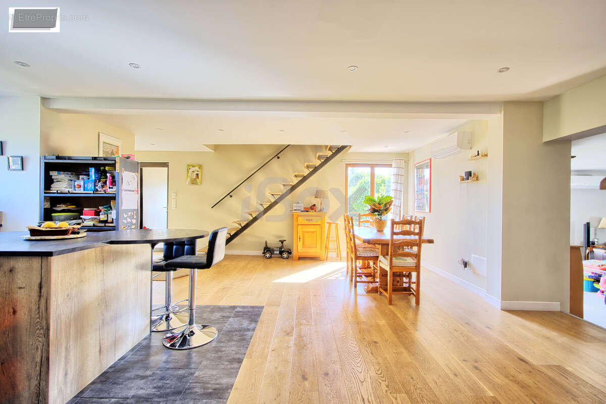 Appartement à SOLLIES-VILLE