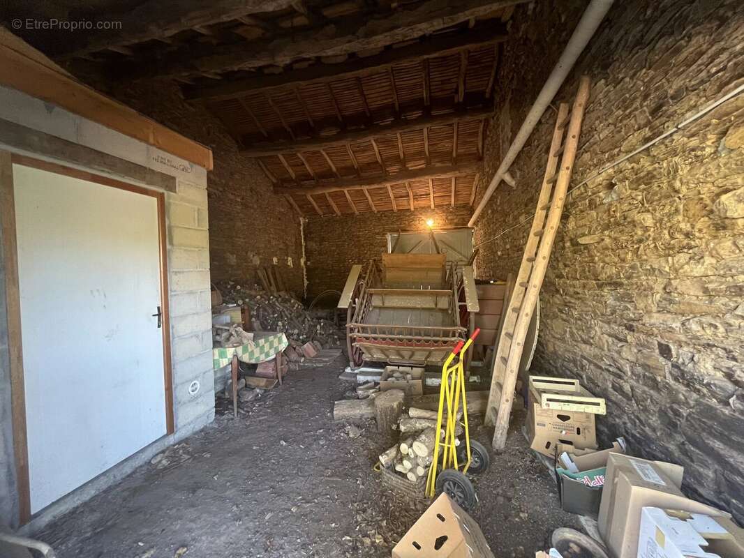 Superbe maison de campagne avec plus de 8 hectares et des boxes à chevaux - photo 17