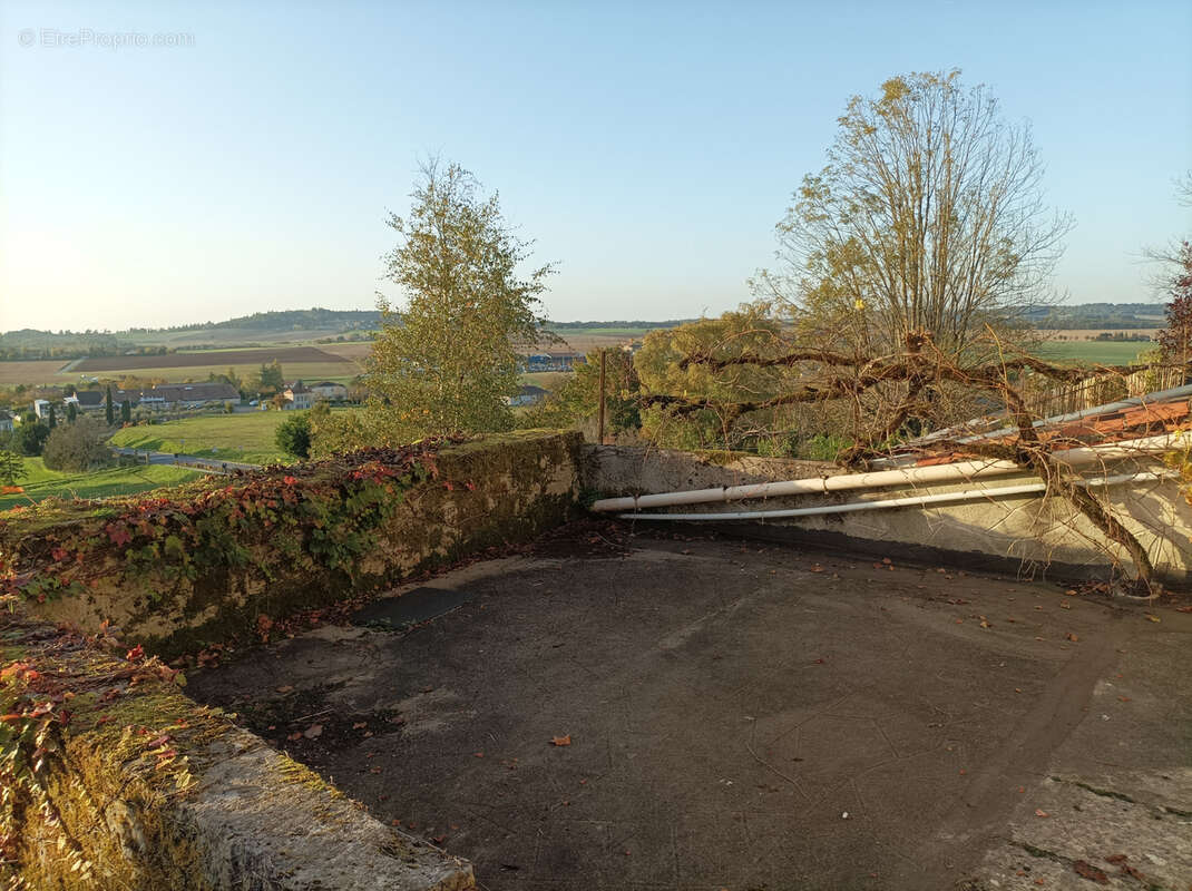 Maison à VILLEBOIS-LAVALETTE