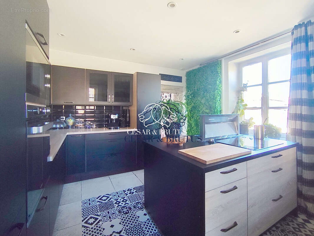 Maison 198 m² à Quincie-En-Beaujolais  - photo 4