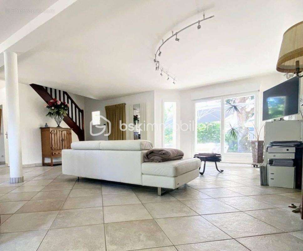 Maison à SAINT-GERMAIN-LES-ARPAJON