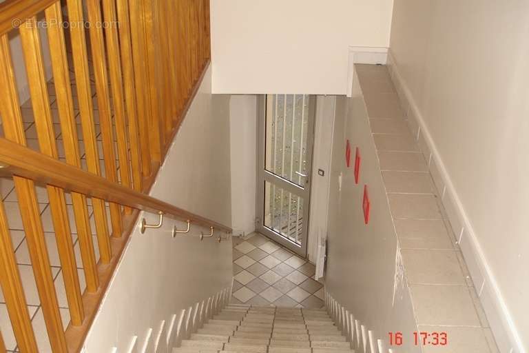ESCALIER APPARTEMENT Ier ETAGE - Maison à PRESLES