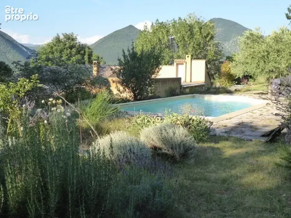 DIEULEFIT - 26220 – Propriété rénovée - 15 pièces – 7 chambres - 330 m²    Piscine 54 m² - Au cœur d’un domaine boisé Terrain 12 - photo 7