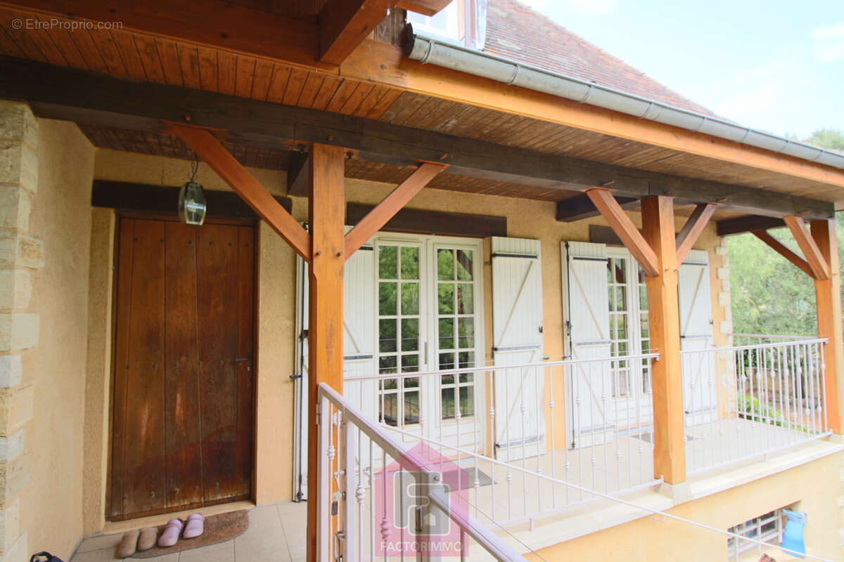 Maison familiale aux abords de Prayssac   Grand terrain et beau potentiel à exploiter ! - photo 4