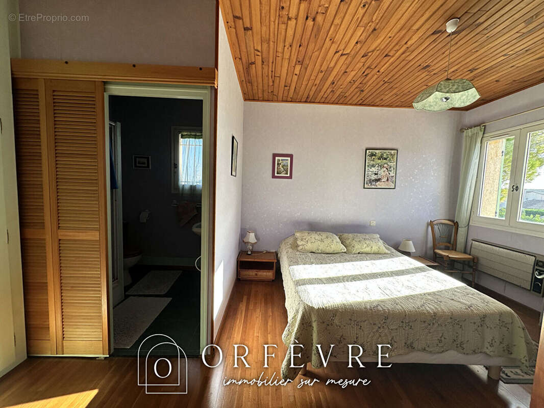 Maison à SAINT-SERIES