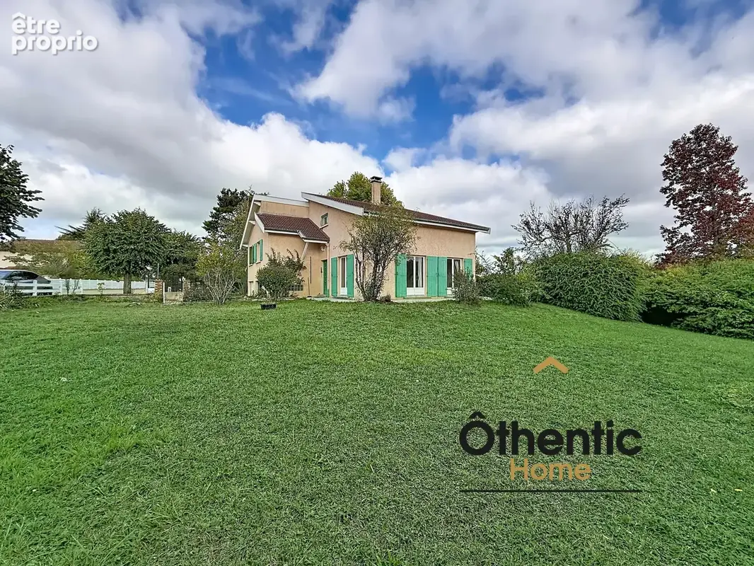 RARE MEYRIÉ   Maison avec séjour cathédrale, 3 chambres possible 4, mezzanine et terrain de 1 031 m2 - photo 2