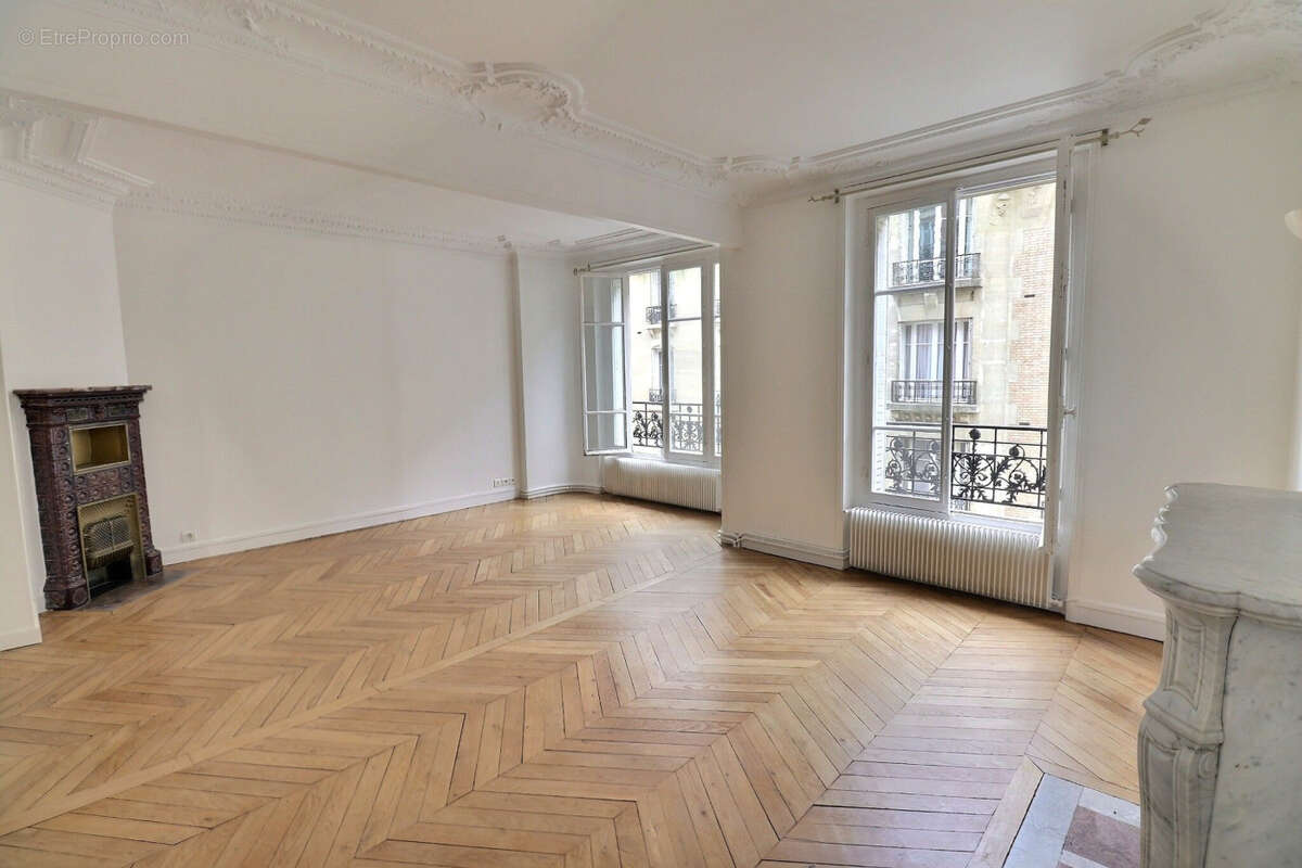 Appartement à PARIS-15E