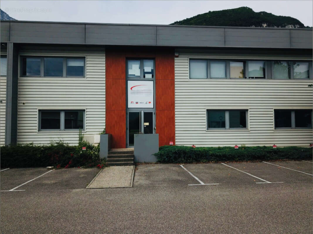 Commerce à VEUREY-VOROIZE