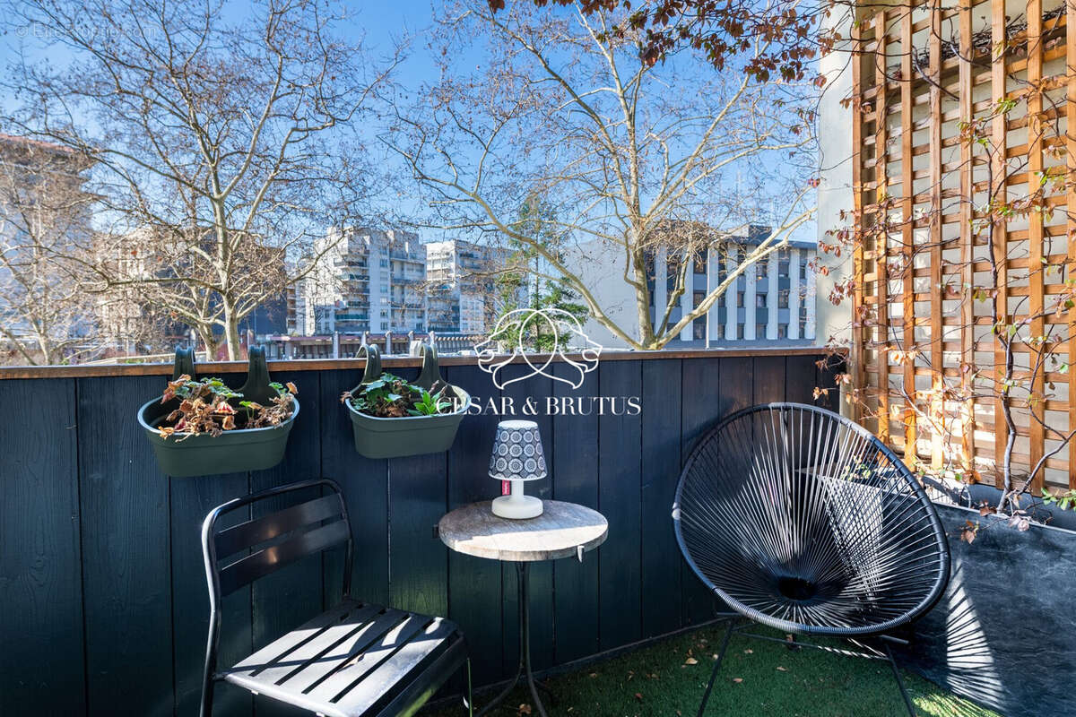 4 Balcon - Appartement à LYON-8E