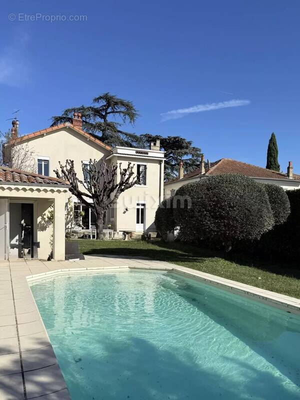 Maison à MONTELIMAR