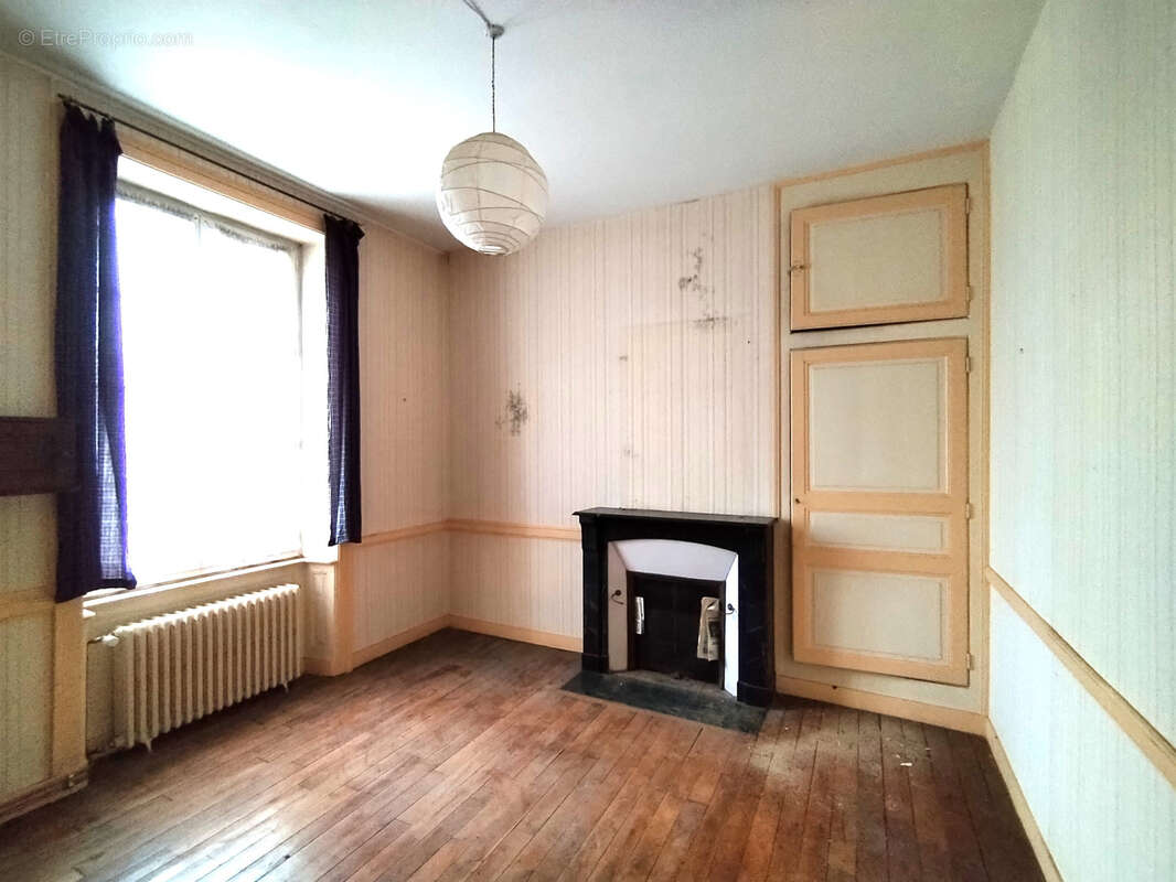 Maison à LOUVIGNE-DU-DESERT