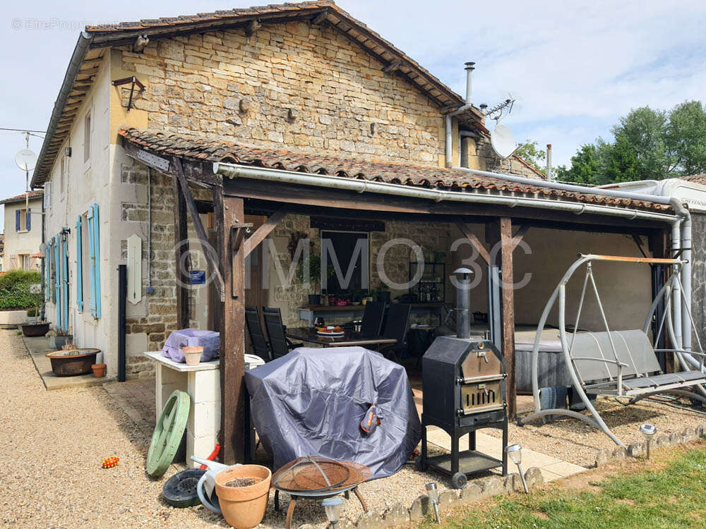 Maison à CHEF-BOUTONNE