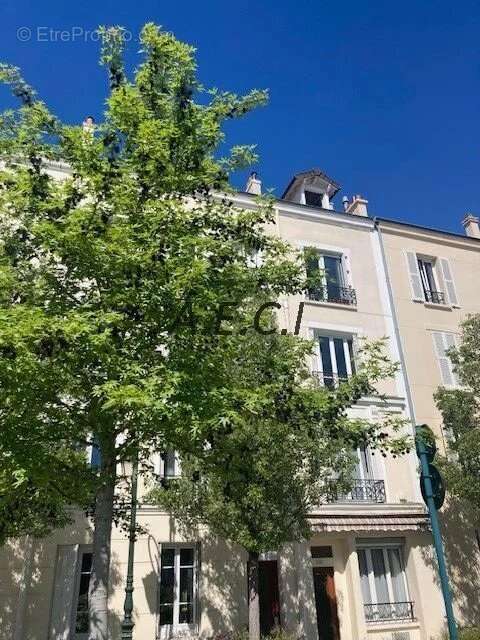 Appartement à LA GARENNE-COLOMBES