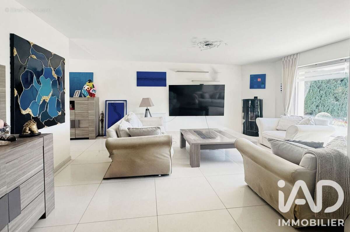 Maison 165 m² à Montfort-L'amaury  - photo 6