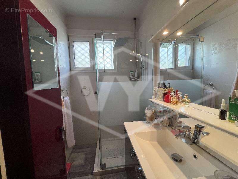 Maison 112 m² à Combs-La-Ville  - photo 9