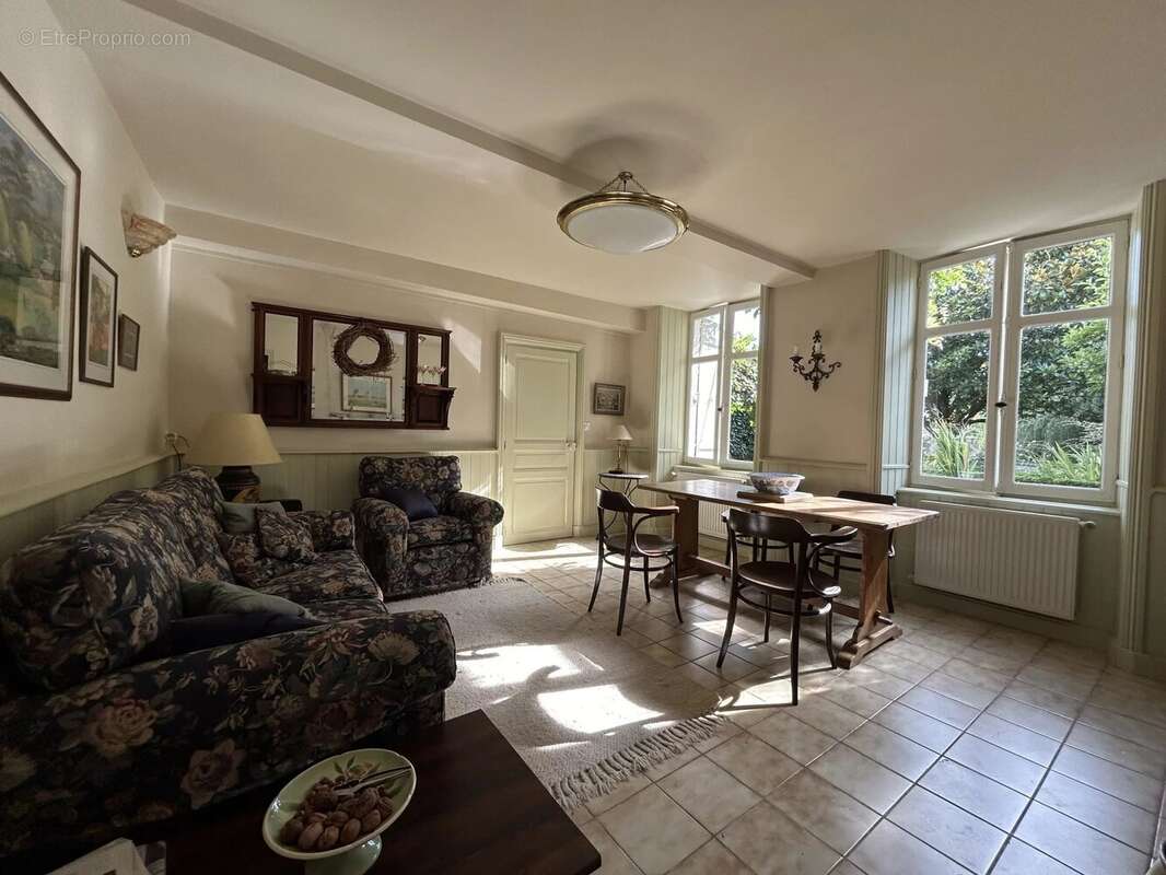 Elégante maison de ville de 3/4 chambres avec jardin de cour privé et petit verger. - photo 5