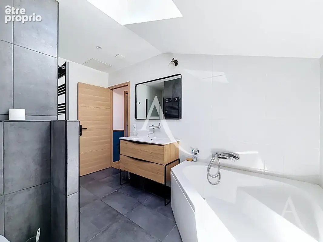 Maison Saint Hilaire - 5 pièces 133 m2 + T2 duplex 40 m² - photo 12