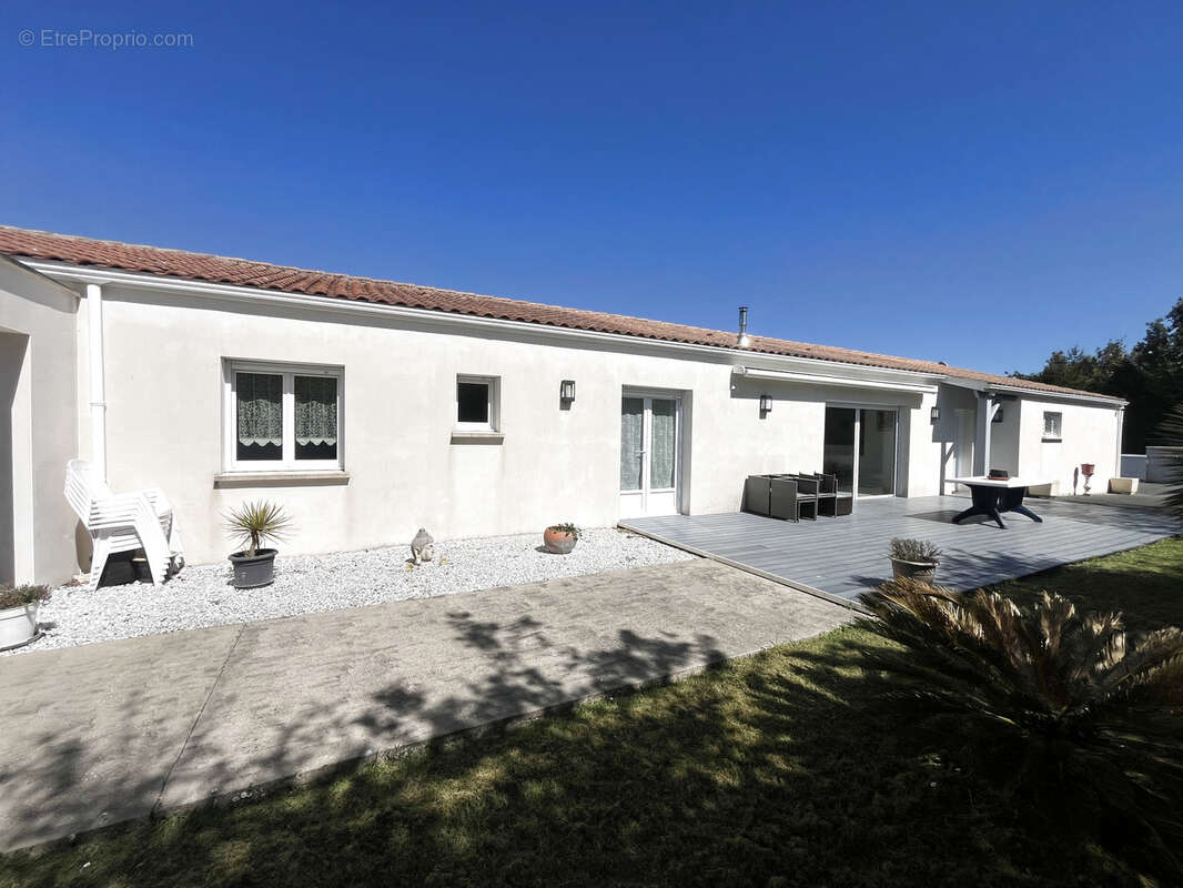 Maison à CORME-ECLUSE