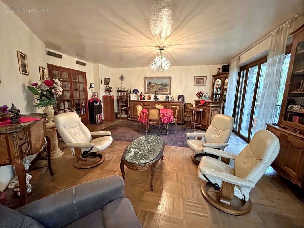 Appartement à MARSEILLE-6E