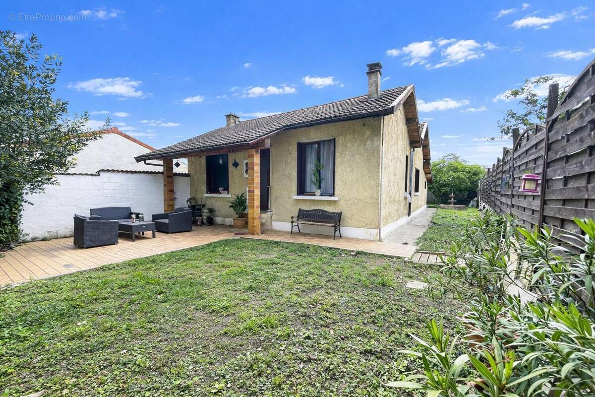  - Maison à VAULX-EN-VELIN