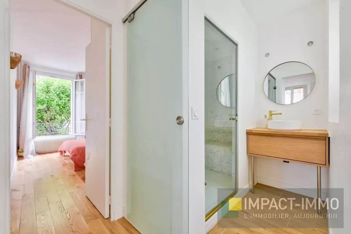 Appartement à COURBEVOIE