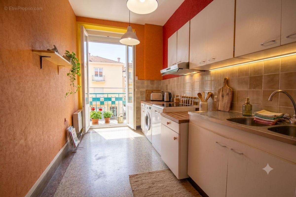 Appartement À Vendre - photo 2