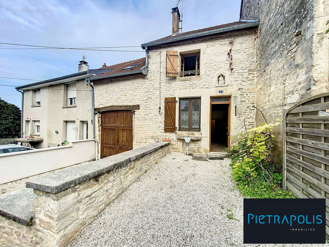 Maison à AUBEPIERRE-SUR-AUBE