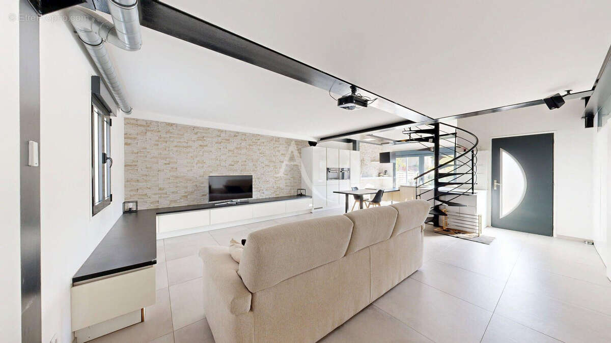 Maison à AUVERS-SUR-OISE