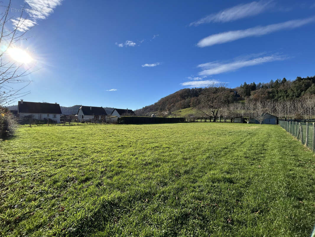 Terrain à MONCEAUX-SUR-DORDOGNE