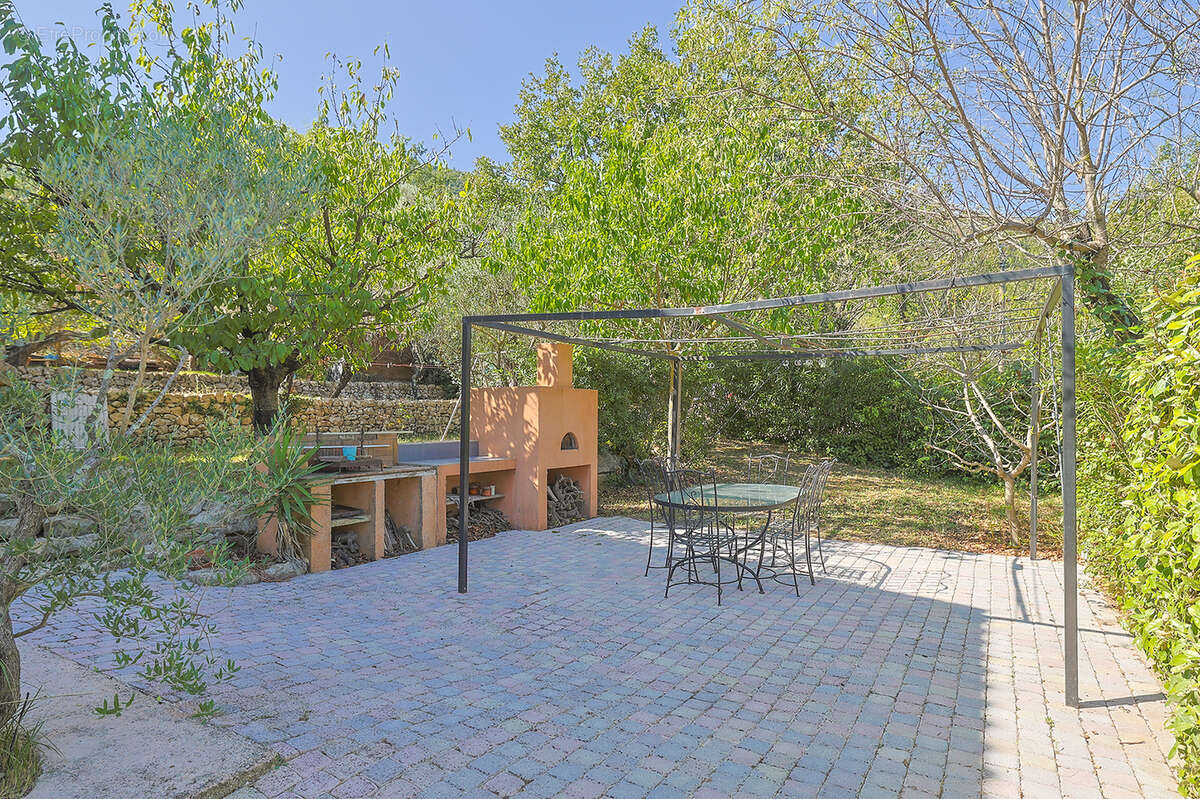 Maison à SOLLIES-TOUCAS