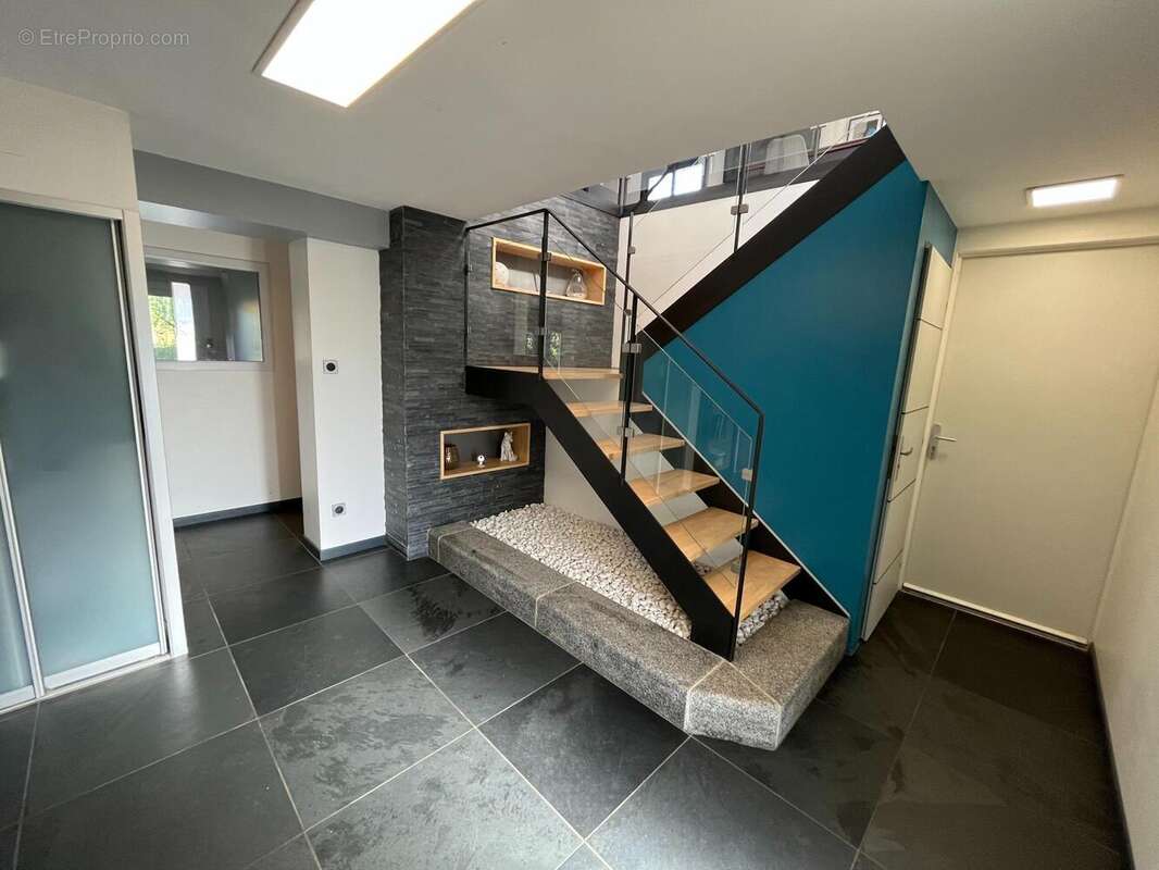 Photo 4 - Maison à SAINT-ROMAIN-DE-JALIONAS