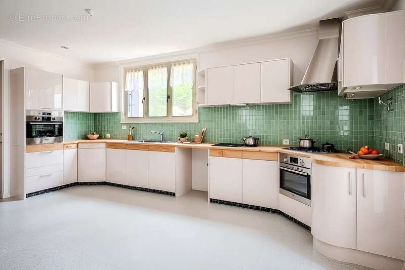 Dpt Sarthe (72), à vendre LA CHARTRE SUR LE LOIR maison P6 de 132,48 m² - Terrain de 629,00 m² - cave-balcon- terasse - photo 3