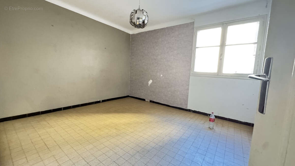 Appartement à MARSEILLE-4E