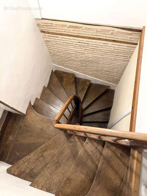 Escalier d'époque - Maison à LOUE