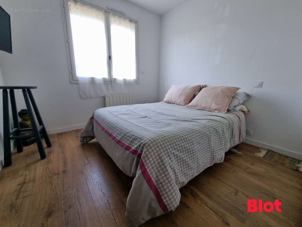 Maison à MONTREUIL-LE-GAST