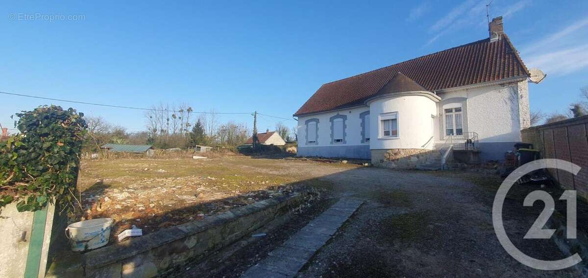 Maison à MAINTENAY
